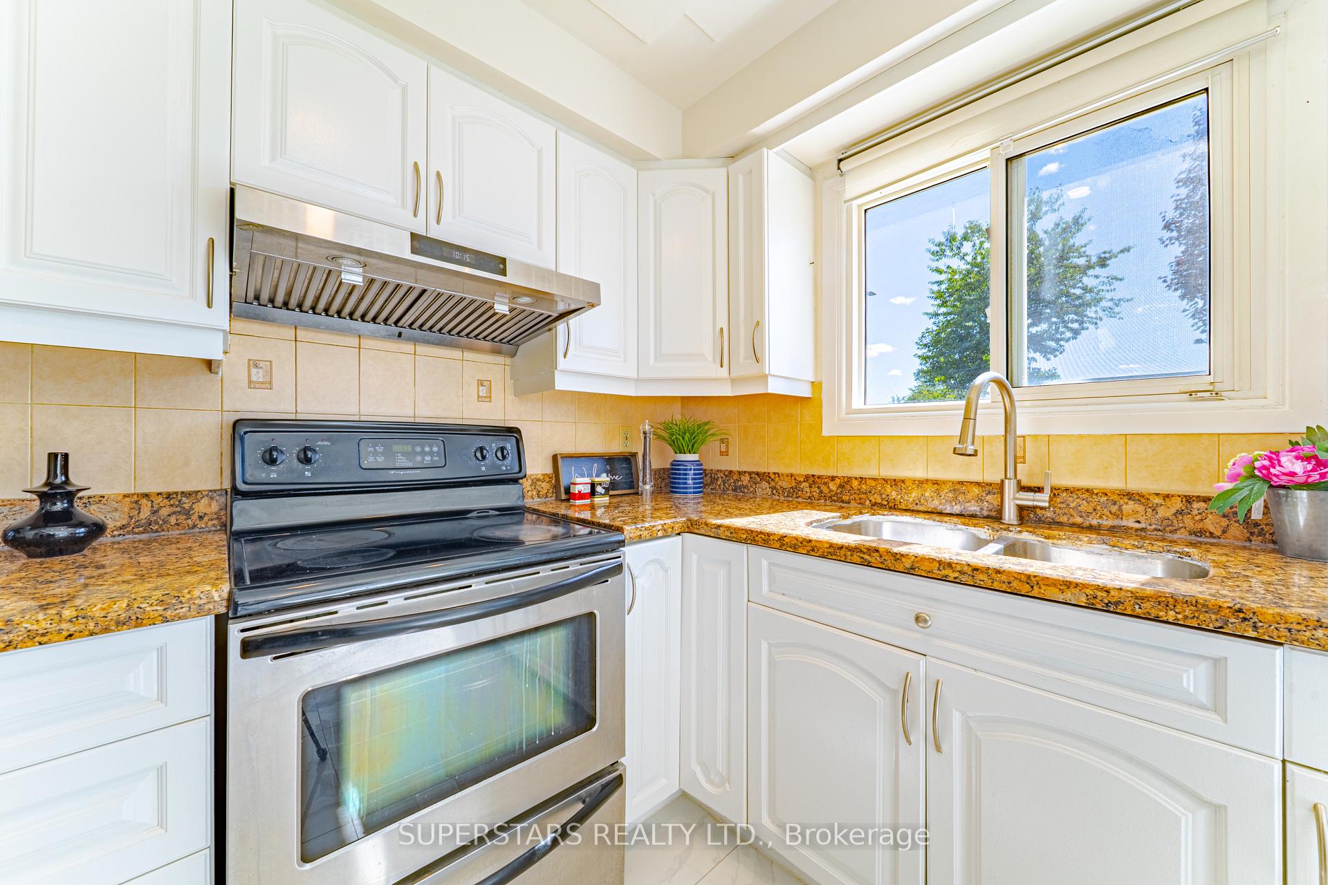 Photo 14 of 32 Neeland Road, Markham, Milliken Mills East — HOMEH