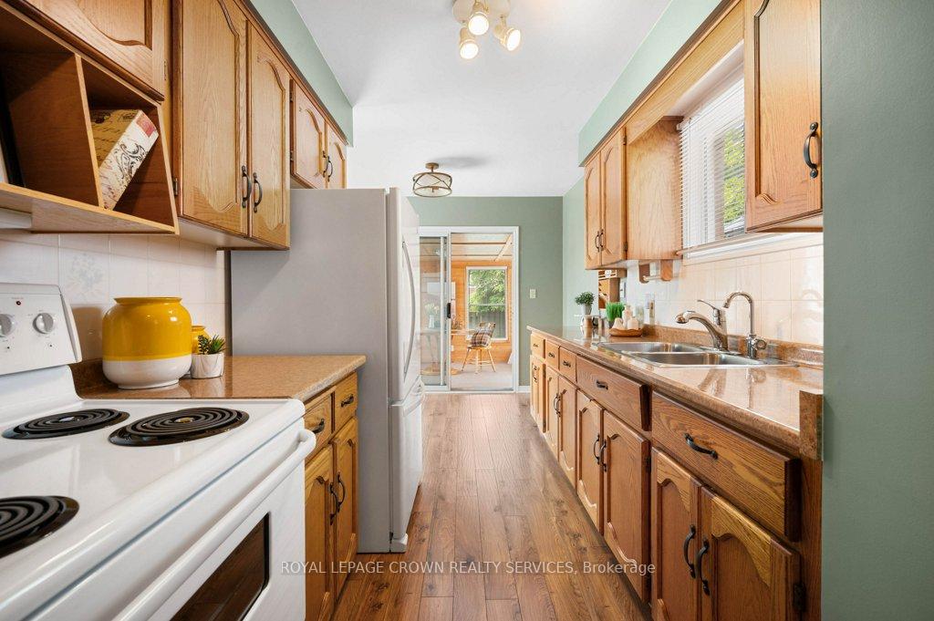 Photo 10 of 48 Resurrection Drive, Kitchener — HOMEH