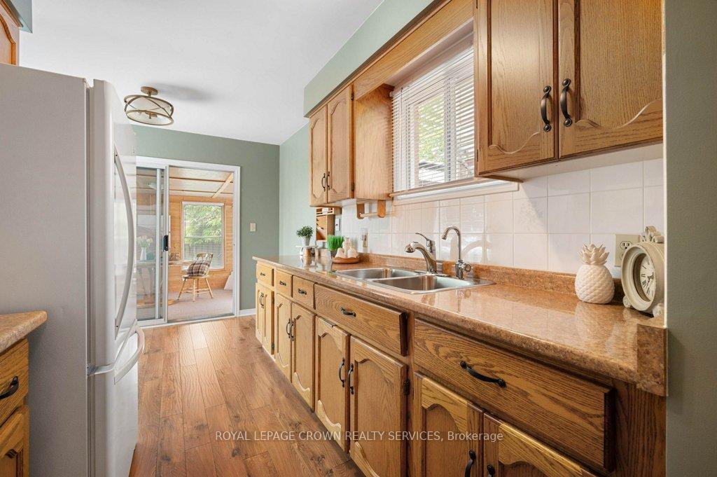 Photo 11 of 48 Resurrection Drive, Kitchener — HOMEH