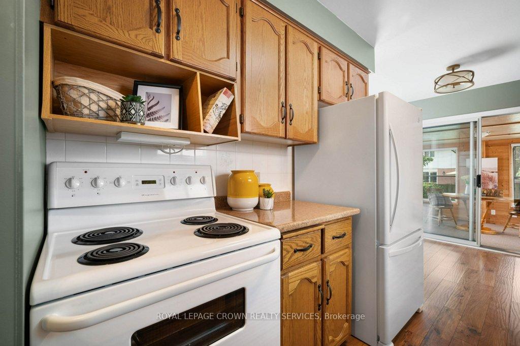 Photo 12 of 48 Resurrection Drive, Kitchener — HOMEH