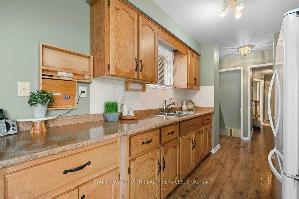 Photo 13 of 48 Resurrection Drive, Kitchener — HOMEH
