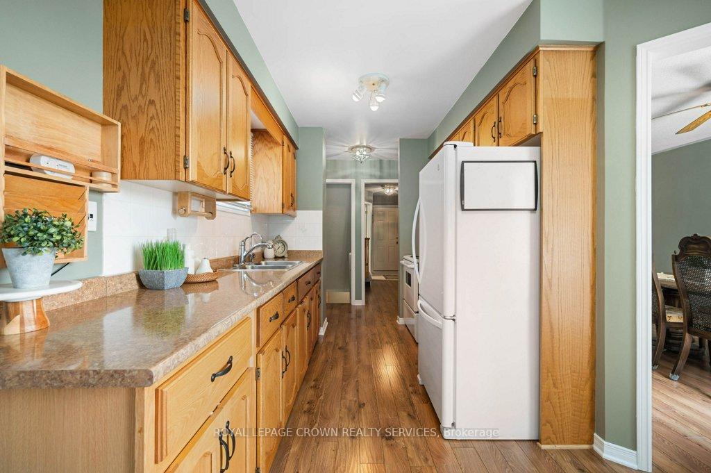 Photo 14 of 48 Resurrection Drive, Kitchener — HOMEH