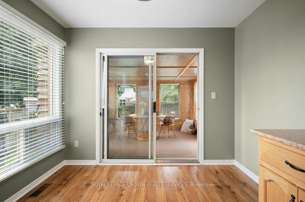 Photo 16 of 48 Resurrection Drive, Kitchener — HOMEH