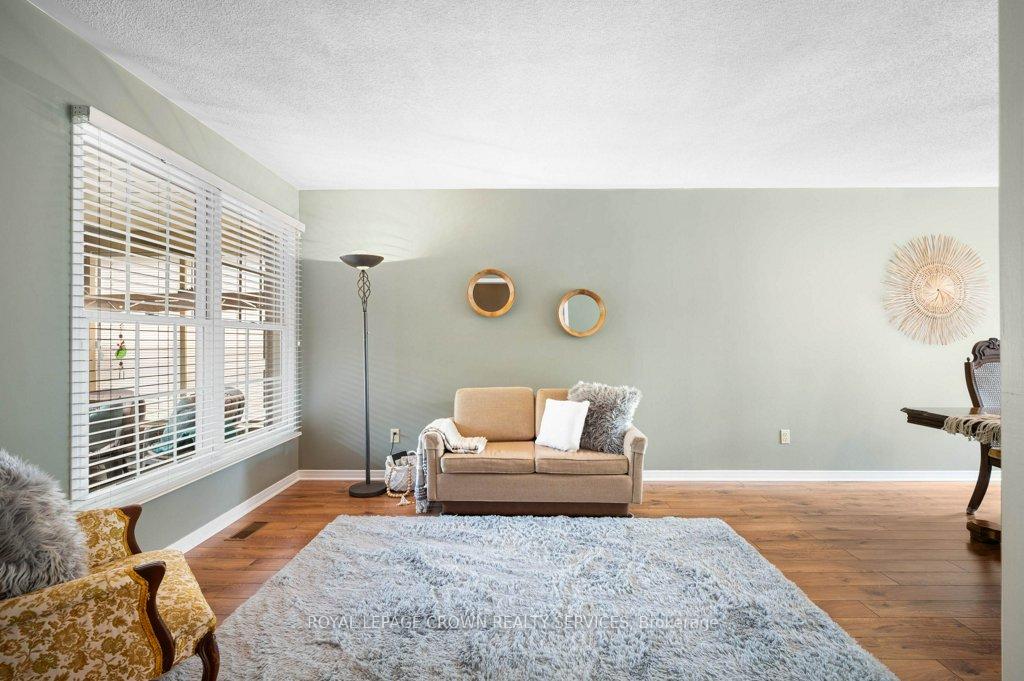 Photo 21 of 48 Resurrection Drive, Kitchener — HOMEH