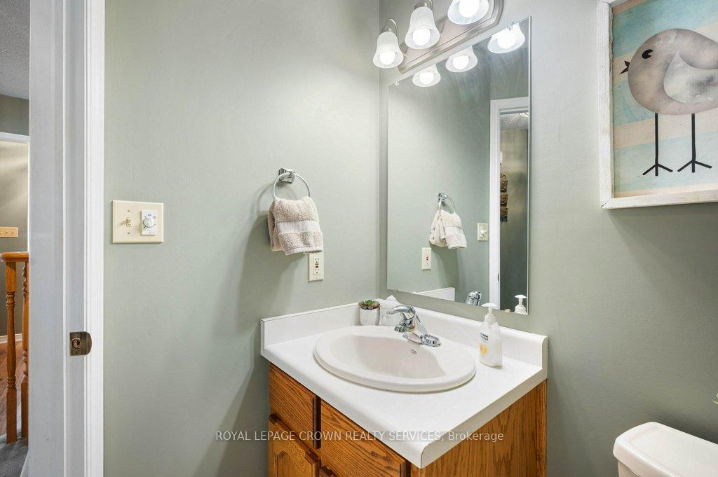 Photo 23 of 48 Resurrection Drive, Kitchener — HOMEH