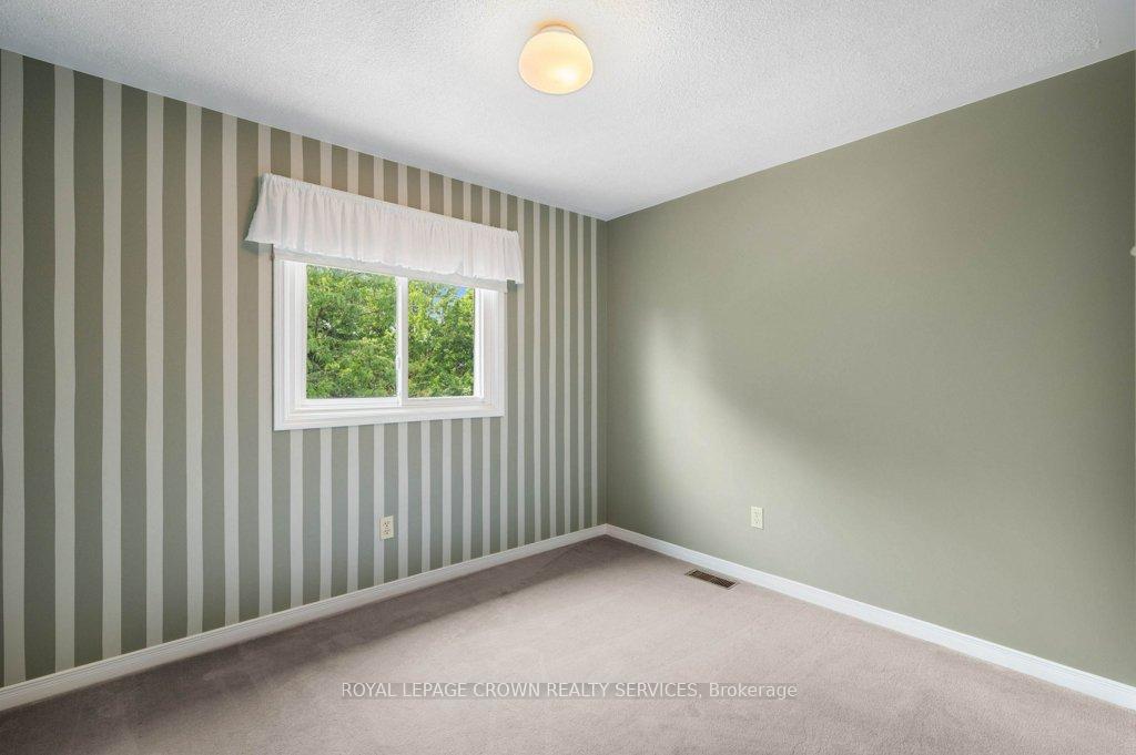 Photo 33 of 48 Resurrection Drive, Kitchener — HOMEH