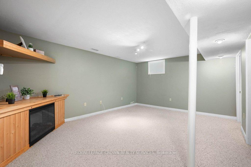 Photo 35 of 48 Resurrection Drive, Kitchener — HOMEH