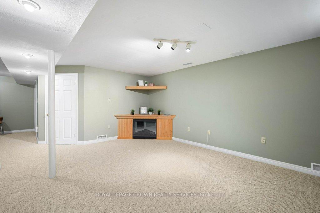 Photo 37 of 48 Resurrection Drive, Kitchener — HOMEH