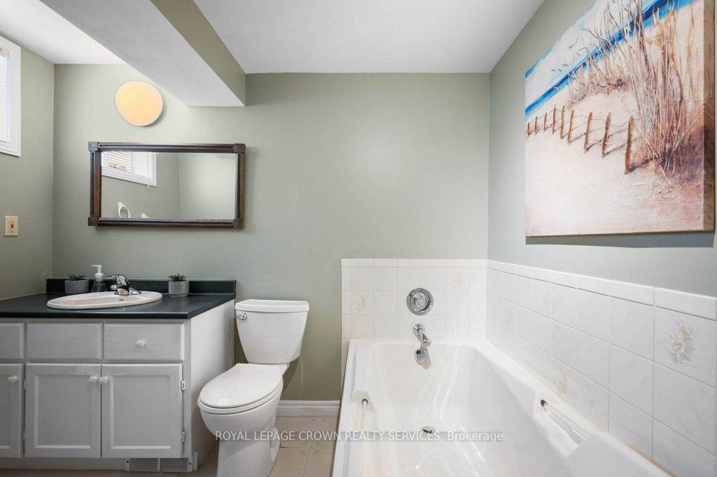 Photo 39 of 48 Resurrection Drive, Kitchener — HOMEH