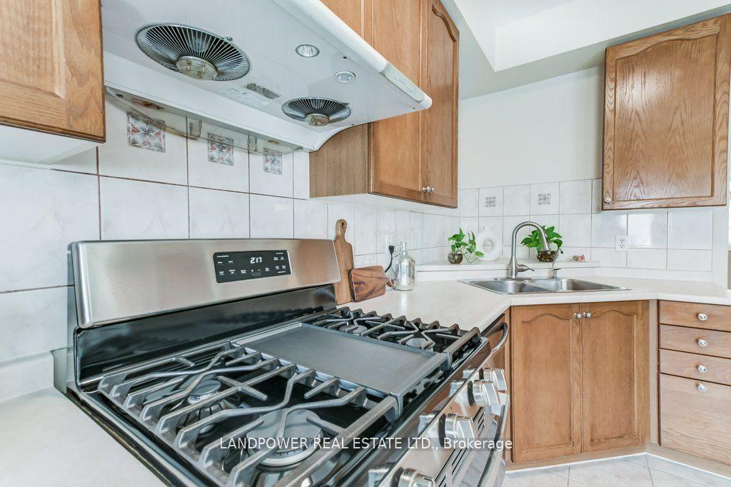 Photo 12 of 165 Bur Oak Avenue, Markham, Berczy — HOMEH