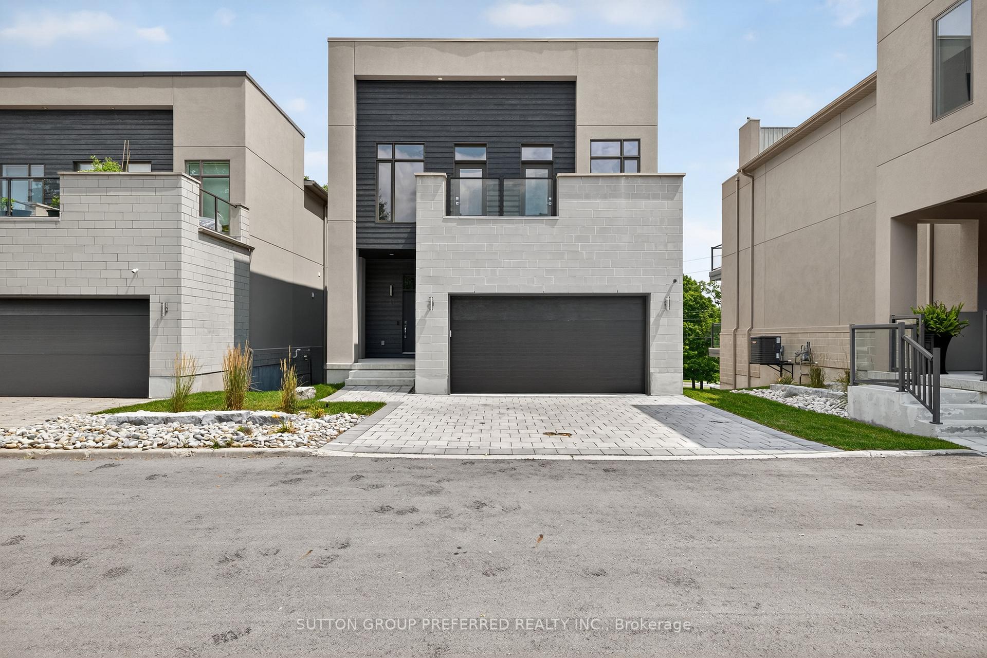 Front of Unit 11, 495 Oakridge Drive