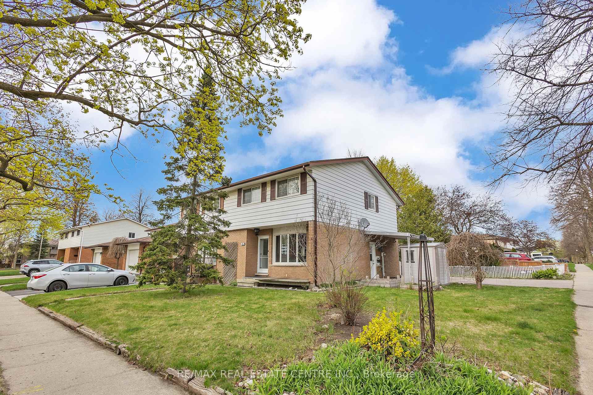 Photo 2 of 88 Baird Avenue, Kitchener — HOMEH