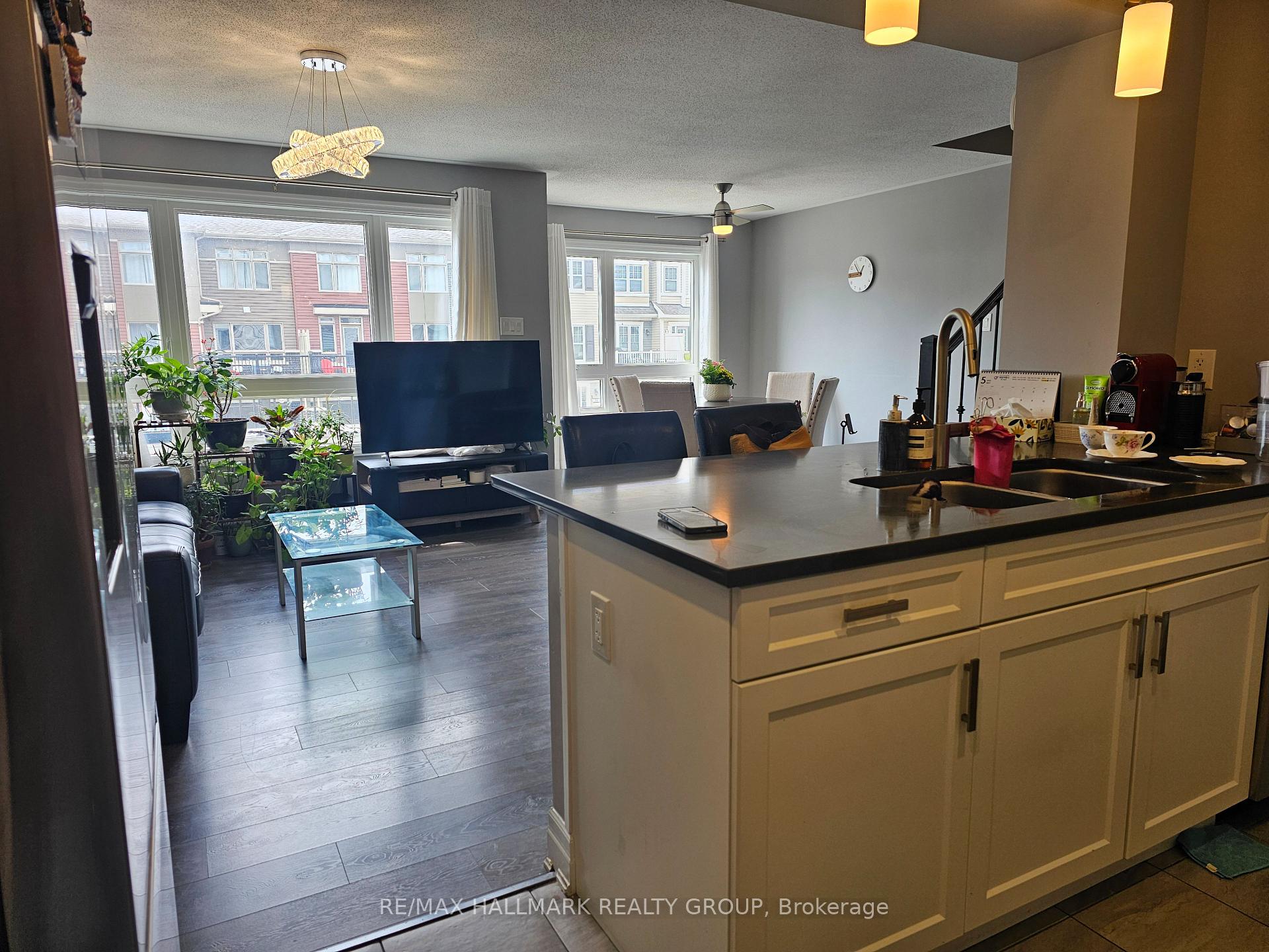 Photo 12 of 36 Squashberry Lane, Ottawa, Kanata - Emerald Meadows/Trailwest — HOMEH