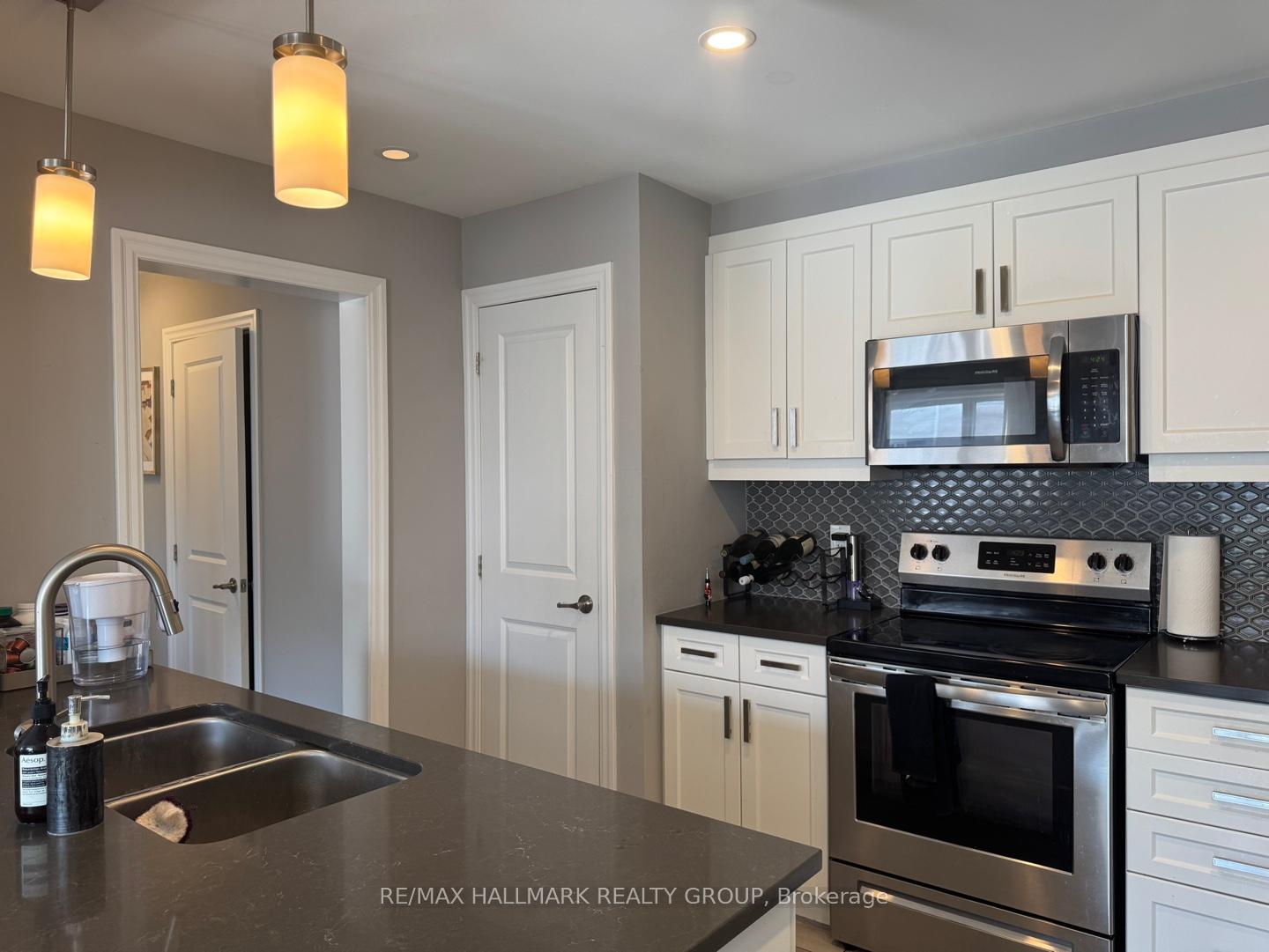 Photo 18 of 36 Squashberry Lane, Ottawa, Kanata - Emerald Meadows/Trailwest — HOMEH