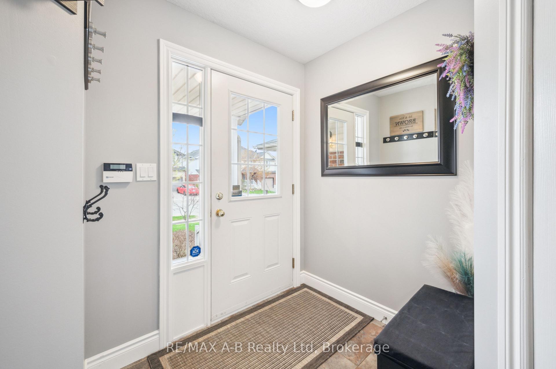 Photo 2 of 6 Tottenham Street, Kitchener — HOMEH