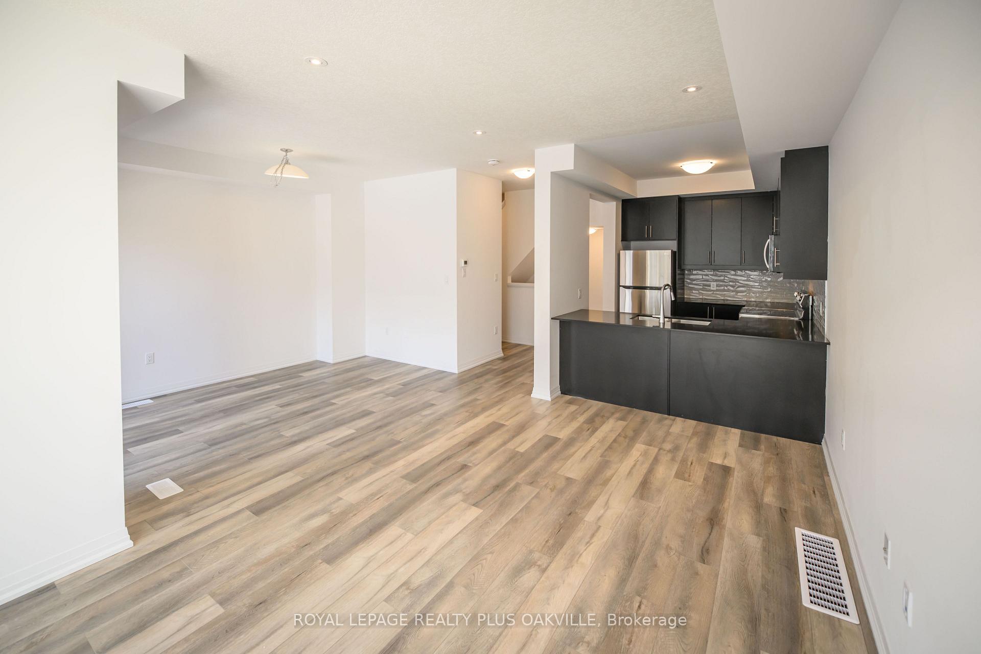 Photo 8 of Unit 116, 61 Soho Street, Hamilton, Stoney Creek — HOMEH