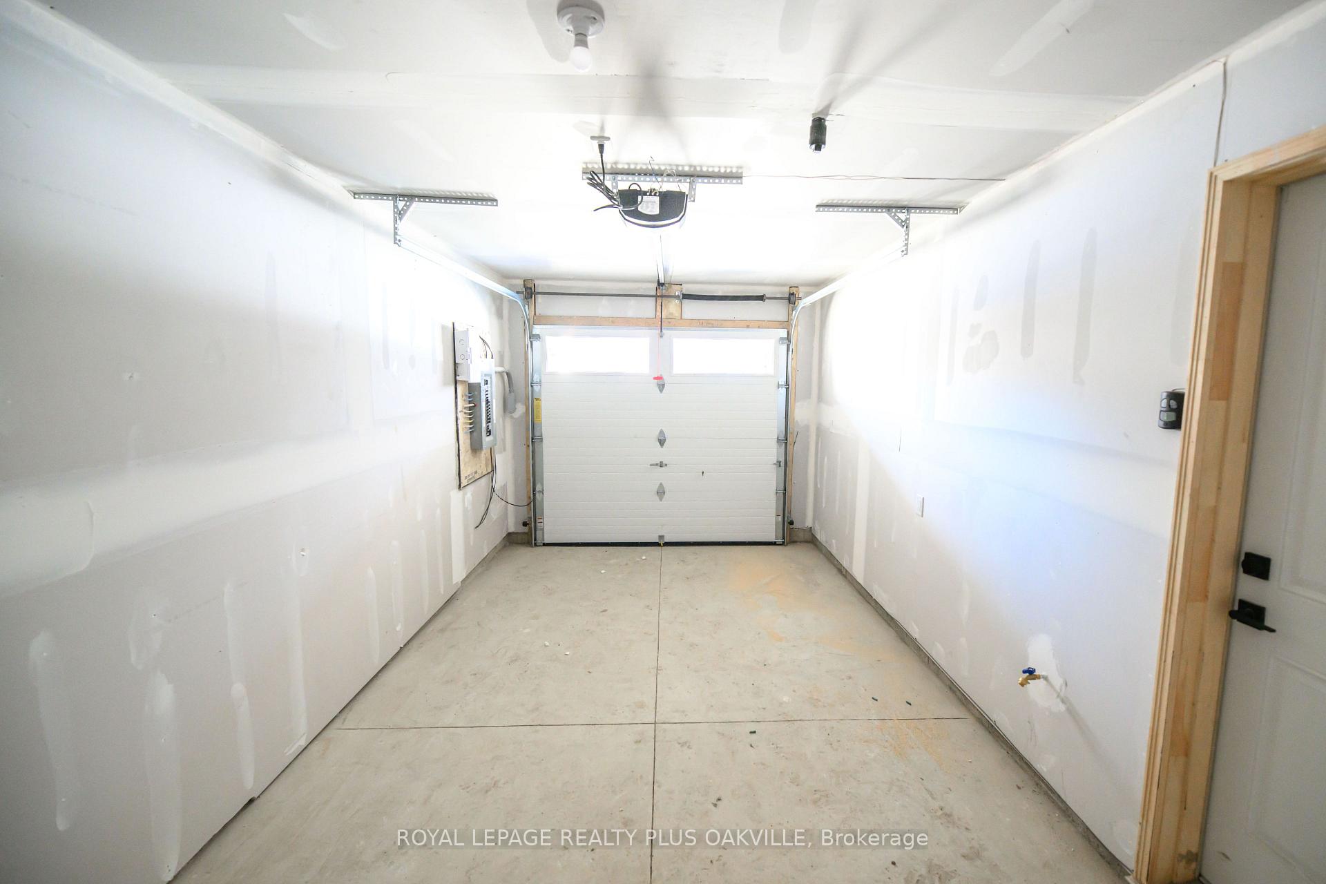 Photo 34 of Unit 116, 61 Soho Street, Hamilton, Stoney Creek — HOMEH