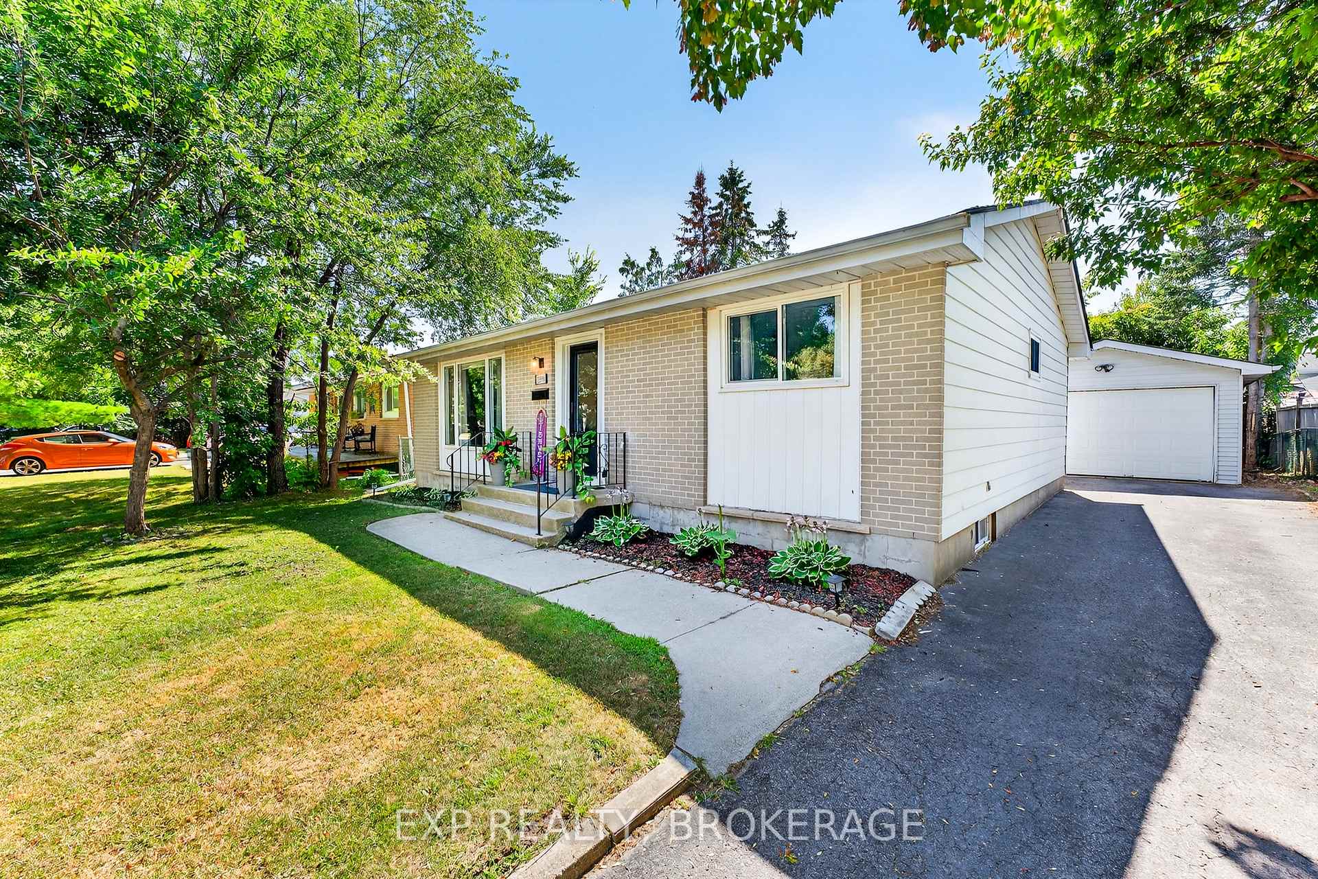Photo 4 of 1284 Waverley Crescent, Kingston, South of Taylor-Kidd Blvd — HOMEH