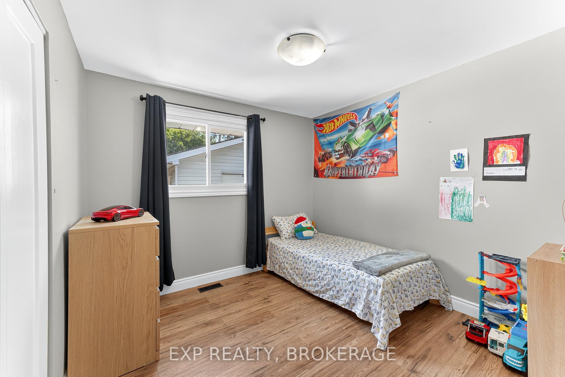 Photo 14 of 1284 Waverley Crescent, Kingston, South of Taylor-Kidd Blvd — HOMEH