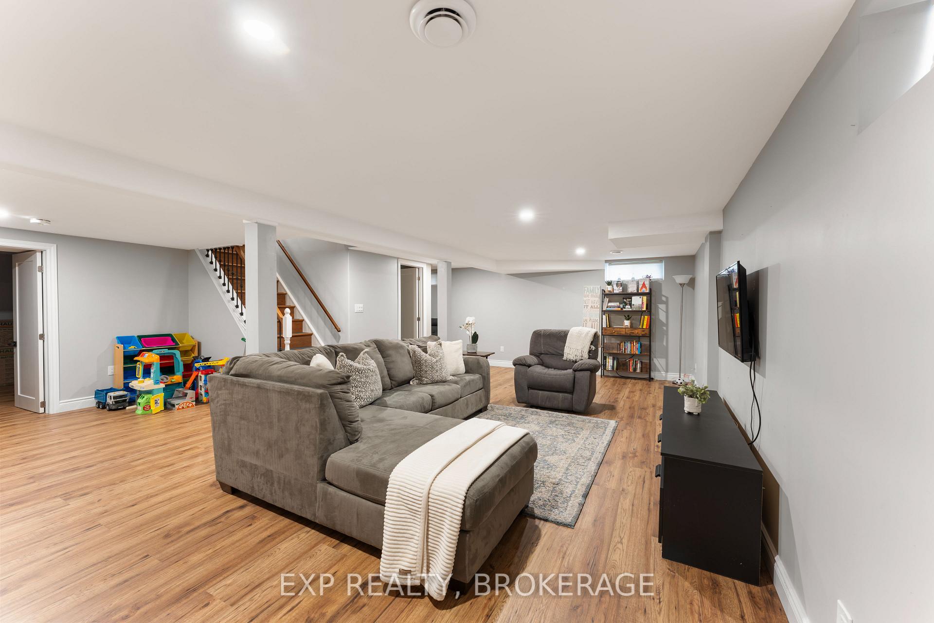 Photo 20 of 1284 Waverley Crescent, Kingston, South of Taylor-Kidd Blvd — HOMEH