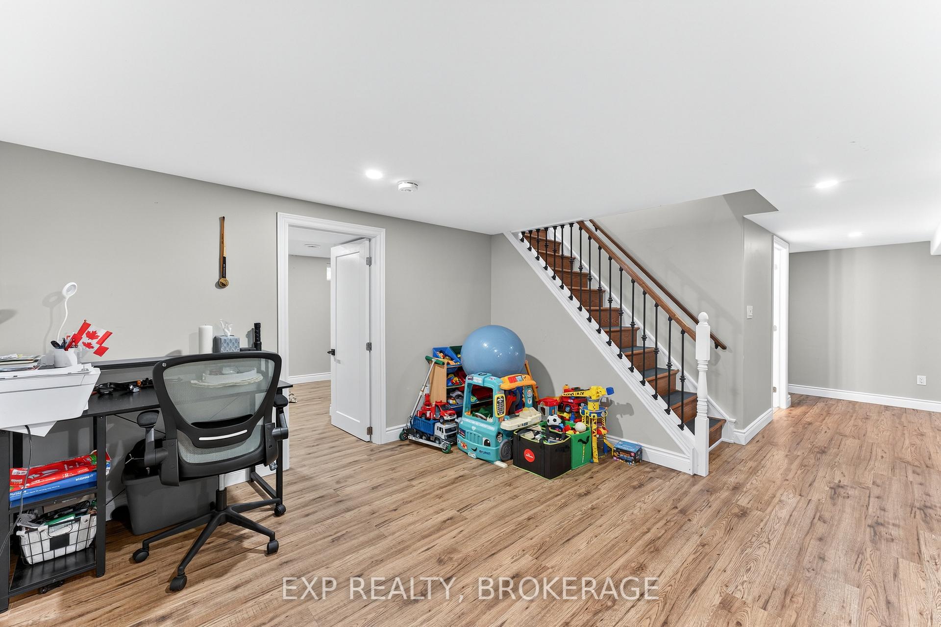 Photo 23 of 1284 Waverley Crescent, Kingston, South of Taylor-Kidd Blvd — HOMEH