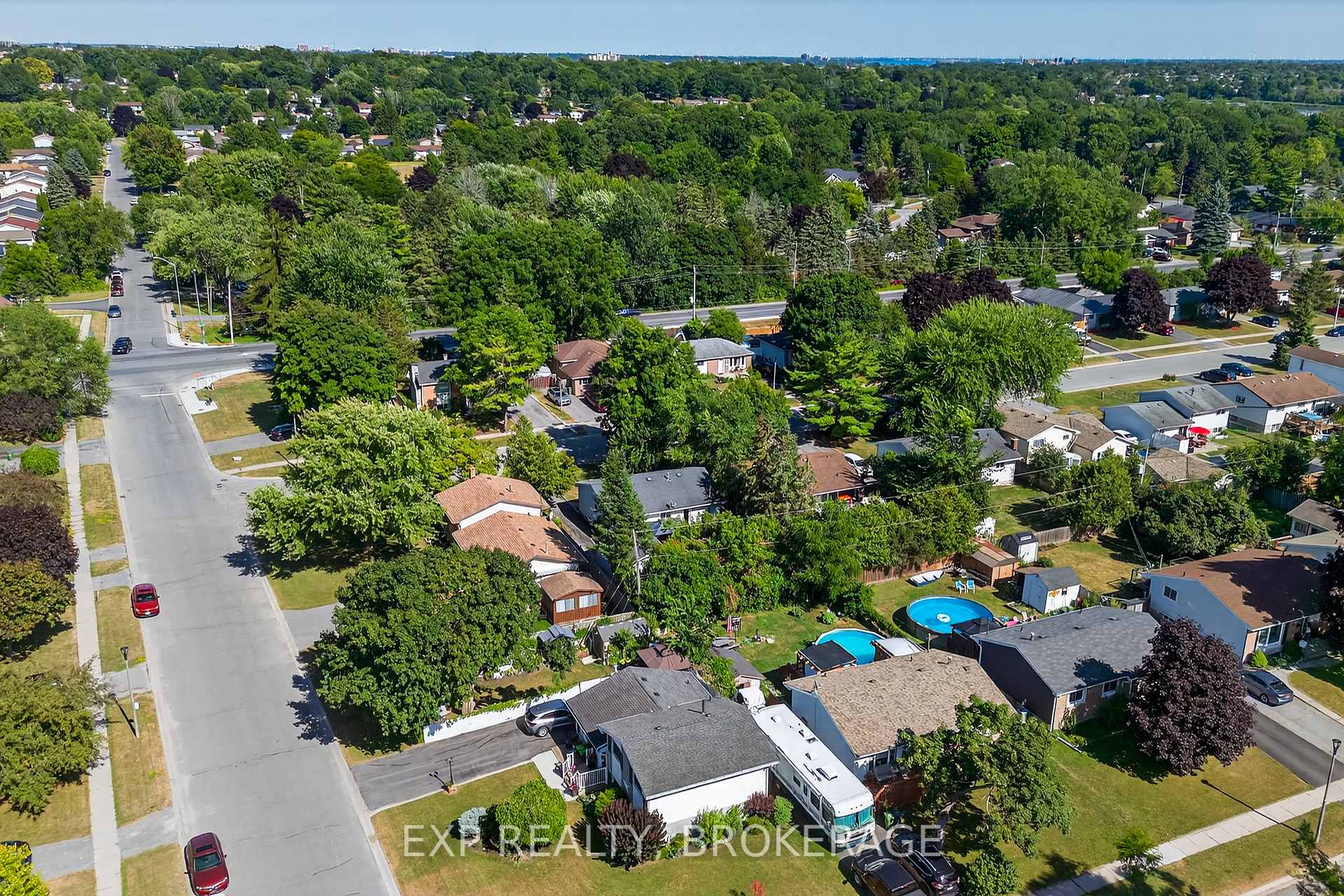 Photo 35 of 1284 Waverley Crescent, Kingston, South of Taylor-Kidd Blvd — HOMEH