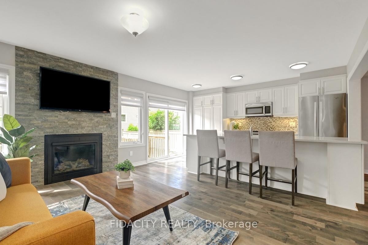 Photo 4 of 525 Foxlight Circle, Ottawa, Kanata - Emerald Meadows/Trailwest — HOMEH