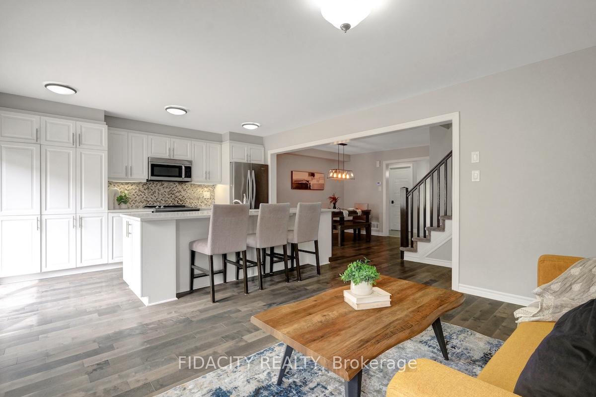 Photo 5 of 525 Foxlight Circle, Ottawa, Kanata - Emerald Meadows/Trailwest — HOMEH