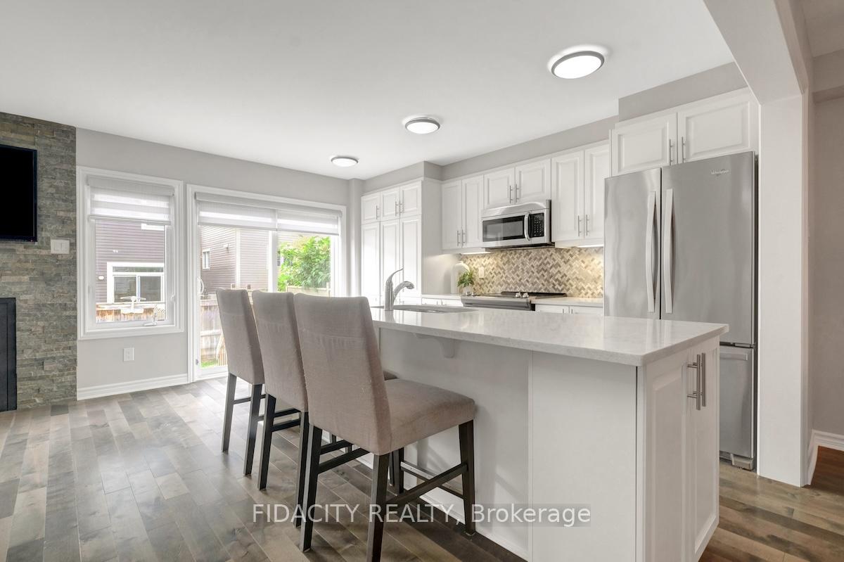 Photo 6 of 525 Foxlight Circle, Ottawa, Kanata - Emerald Meadows/Trailwest — HOMEH