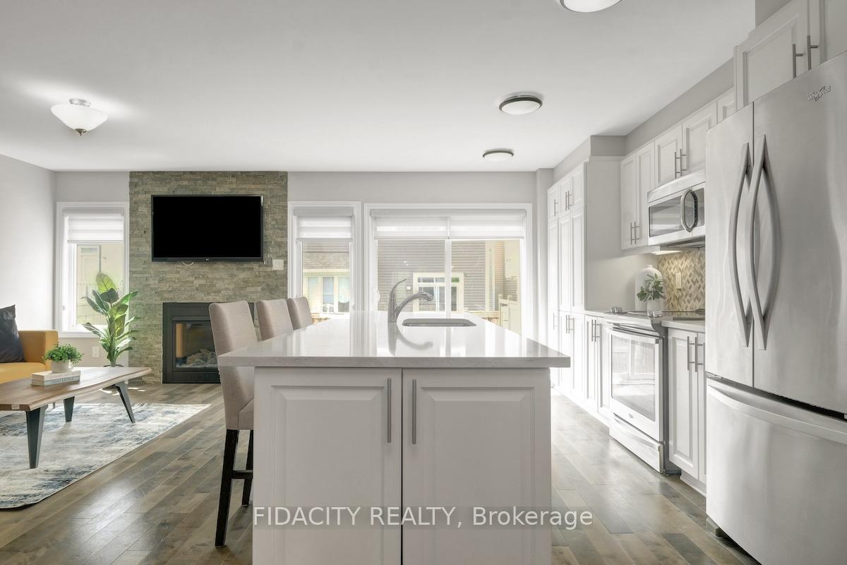 Photo 7 of 525 Foxlight Circle, Ottawa, Kanata - Emerald Meadows/Trailwest — HOMEH