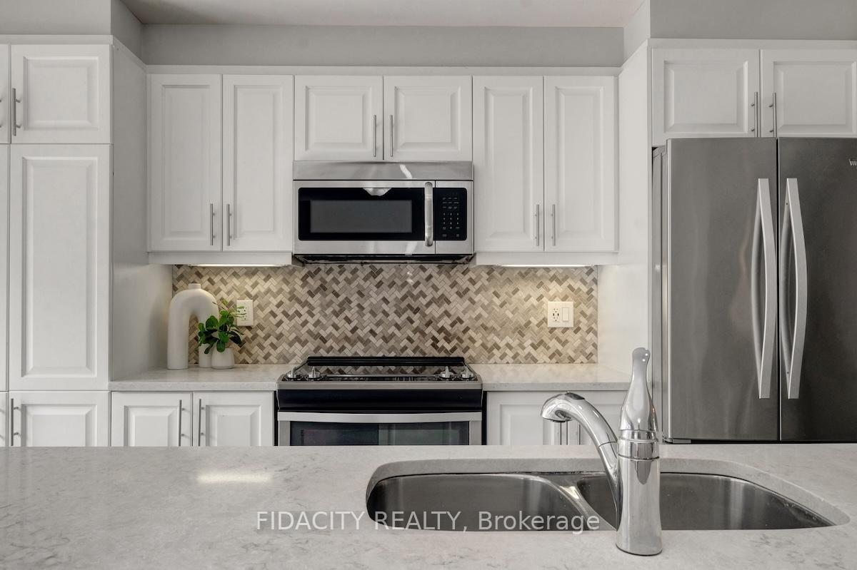 Photo 8 of 525 Foxlight Circle, Ottawa, Kanata - Emerald Meadows/Trailwest — HOMEH