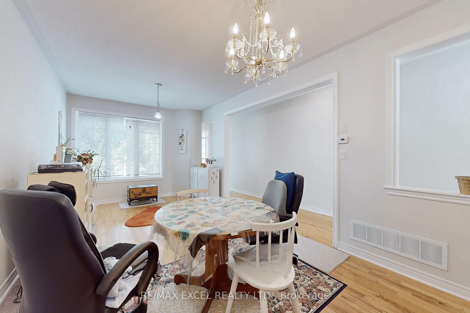 Photo 3 of 9 Stoney Creek Drive, Markham, Greensborough — HOMEH