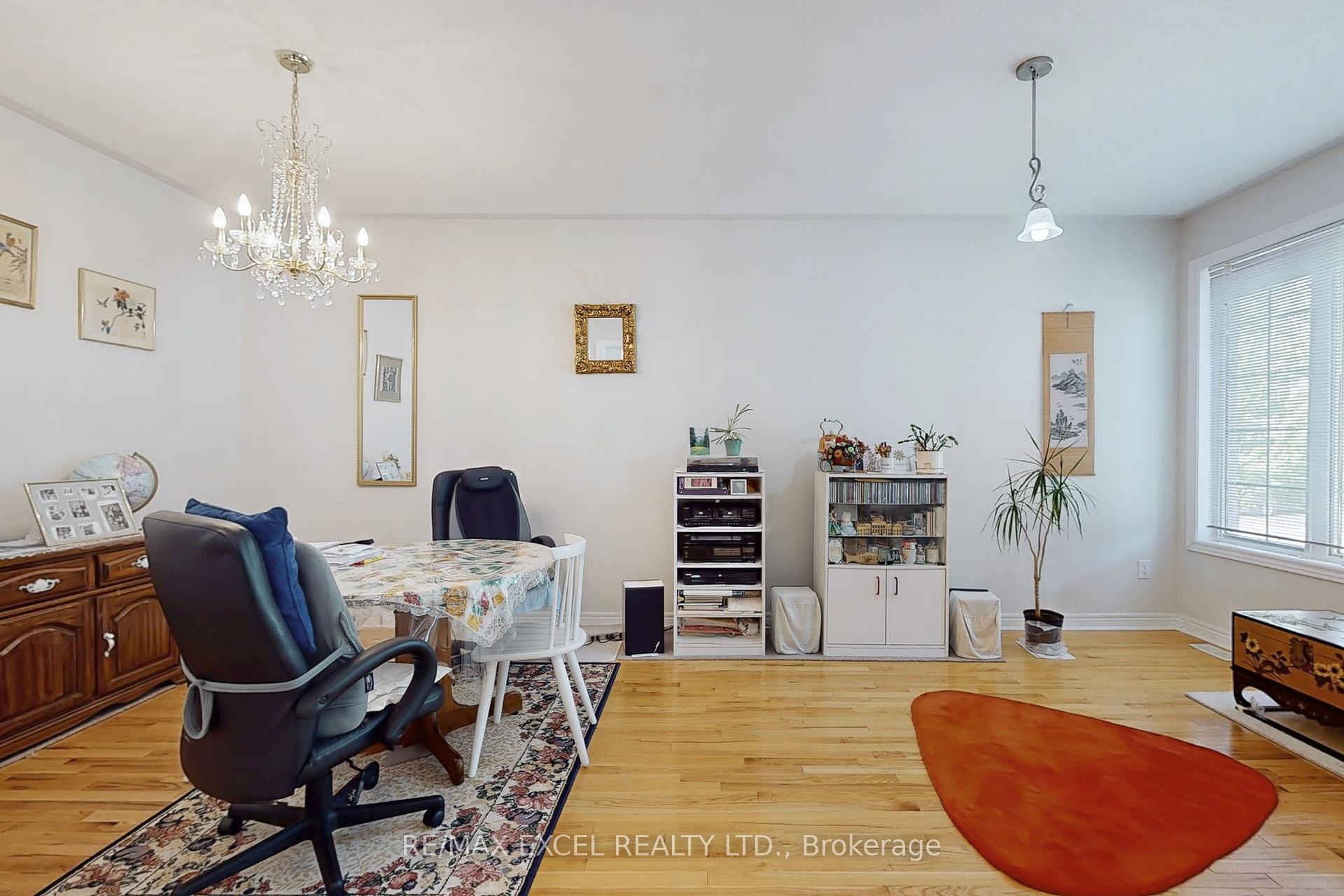 Photo 4 of 9 Stoney Creek Drive, Markham, Greensborough — HOMEH