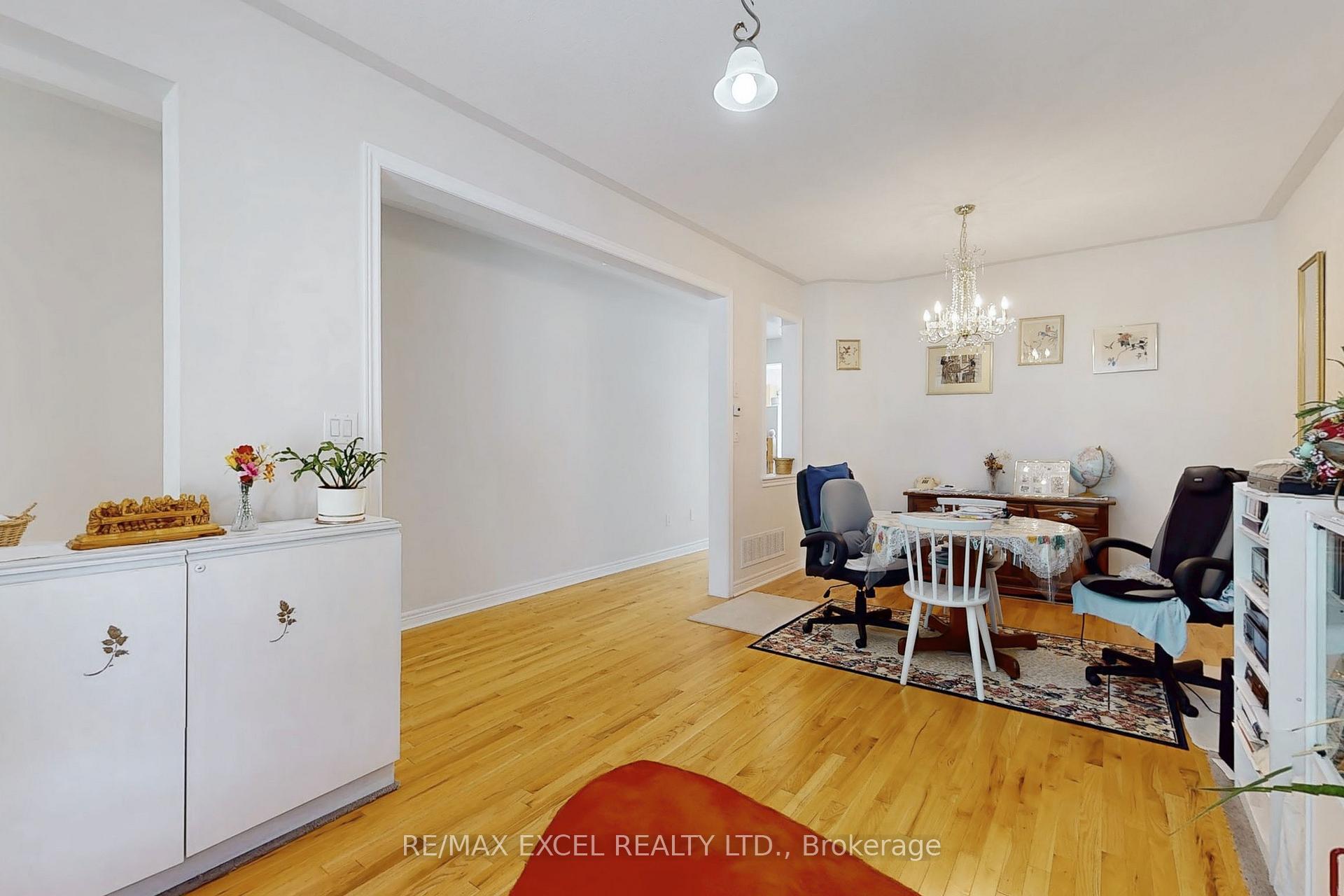 Photo 5 of 9 Stoney Creek Drive, Markham, Greensborough — HOMEH