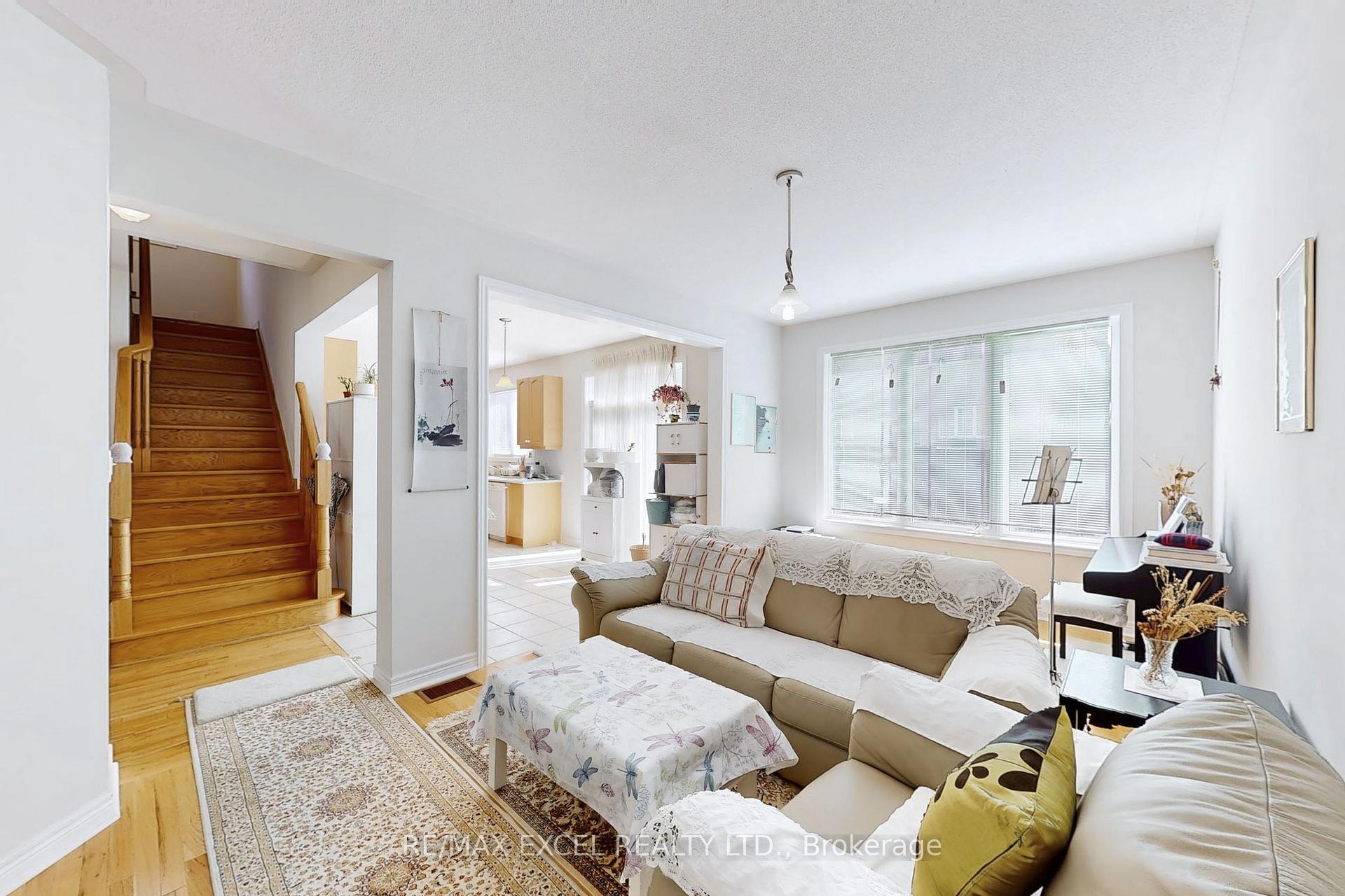 Photo 7 of 9 Stoney Creek Drive, Markham, Greensborough — HOMEH