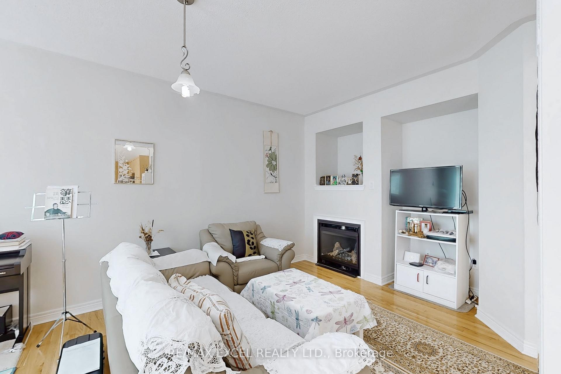 Photo 8 of 9 Stoney Creek Drive, Markham, Greensborough — HOMEH