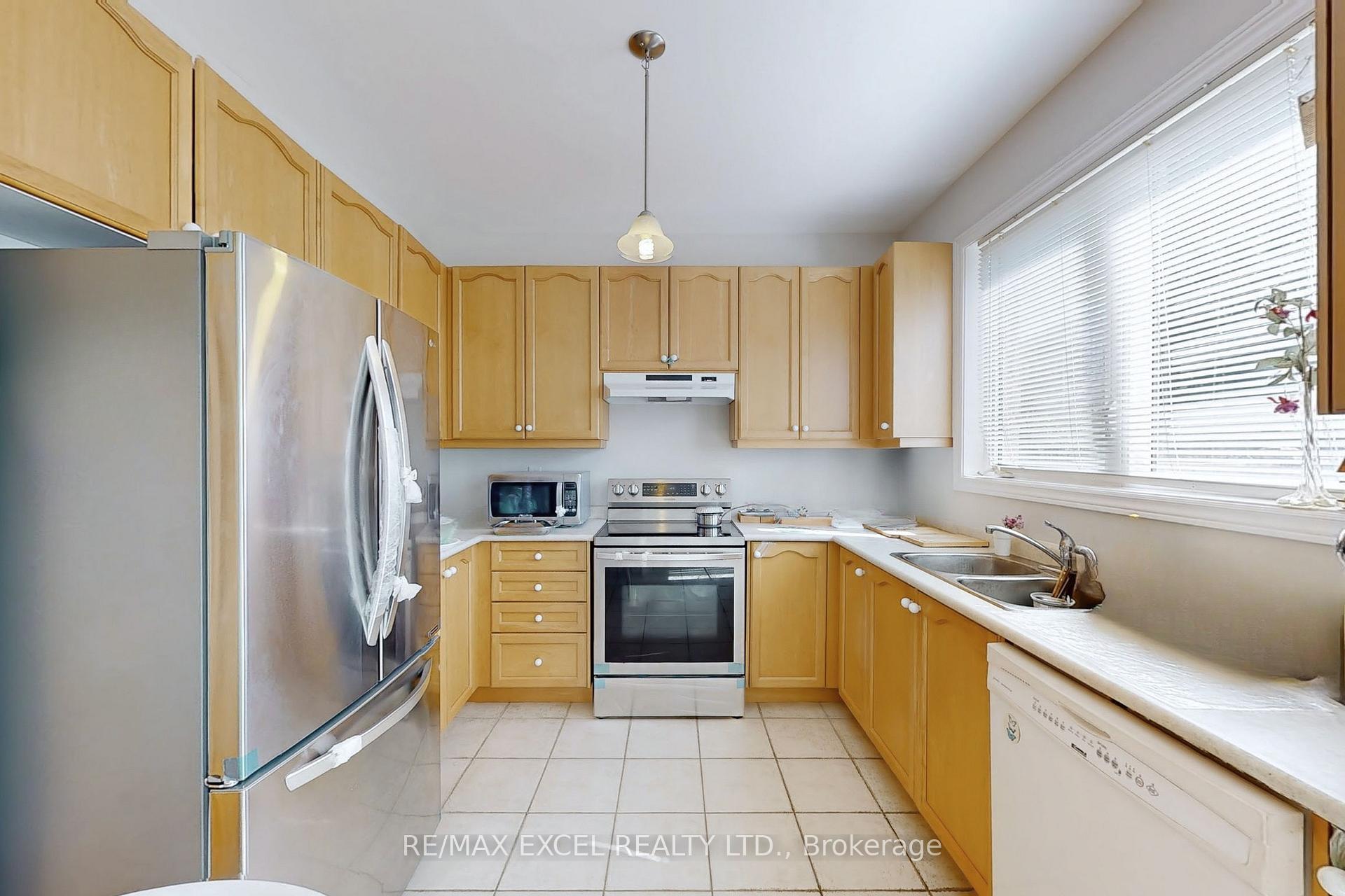 Photo 11 of 9 Stoney Creek Drive, Markham, Greensborough — HOMEH
