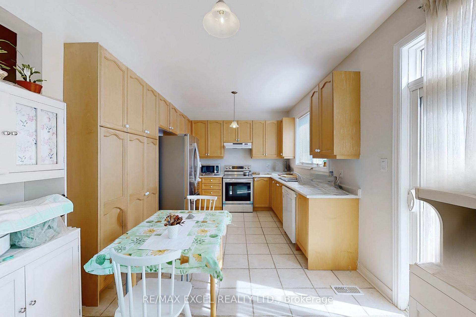 Photo 15 of 9 Stoney Creek Drive, Markham, Greensborough — HOMEH