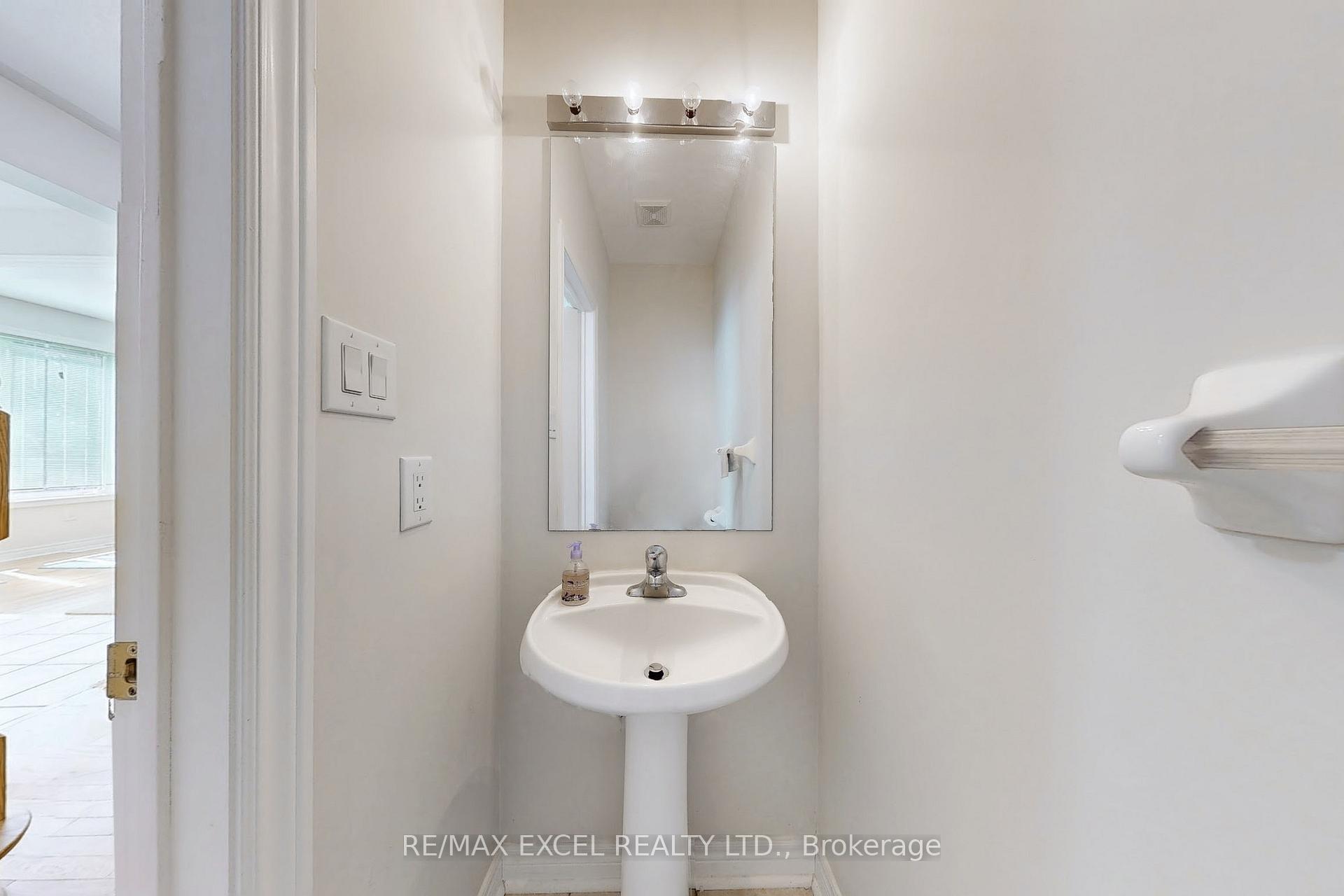 Photo 17 of 9 Stoney Creek Drive, Markham, Greensborough — HOMEH