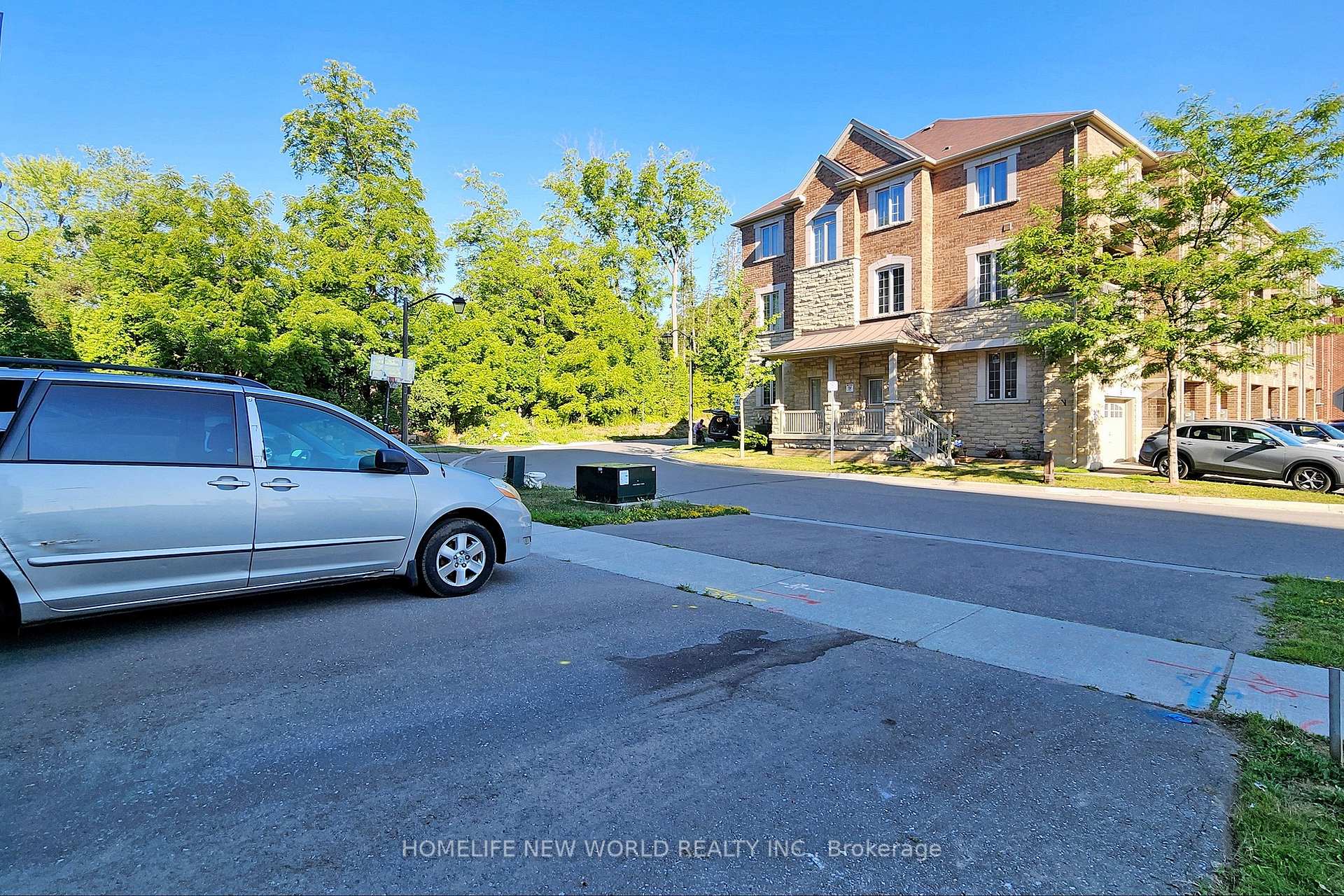 Photo 3 of 40 Battista Perri Drive, Markham, Wismer — HOMEH