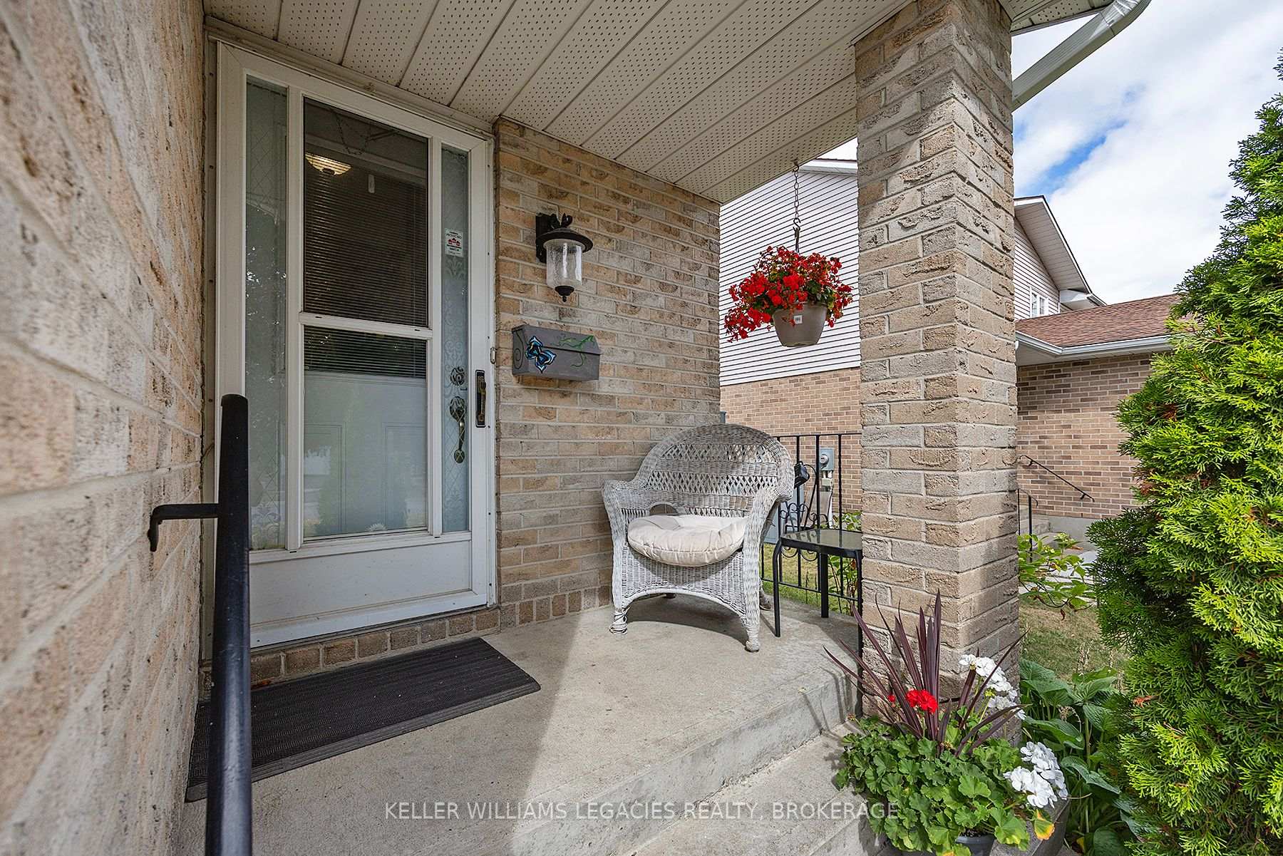 Photo 4 of 884 Muirfield Crescent, Kingston, East Gardiners Rd — HOMEH