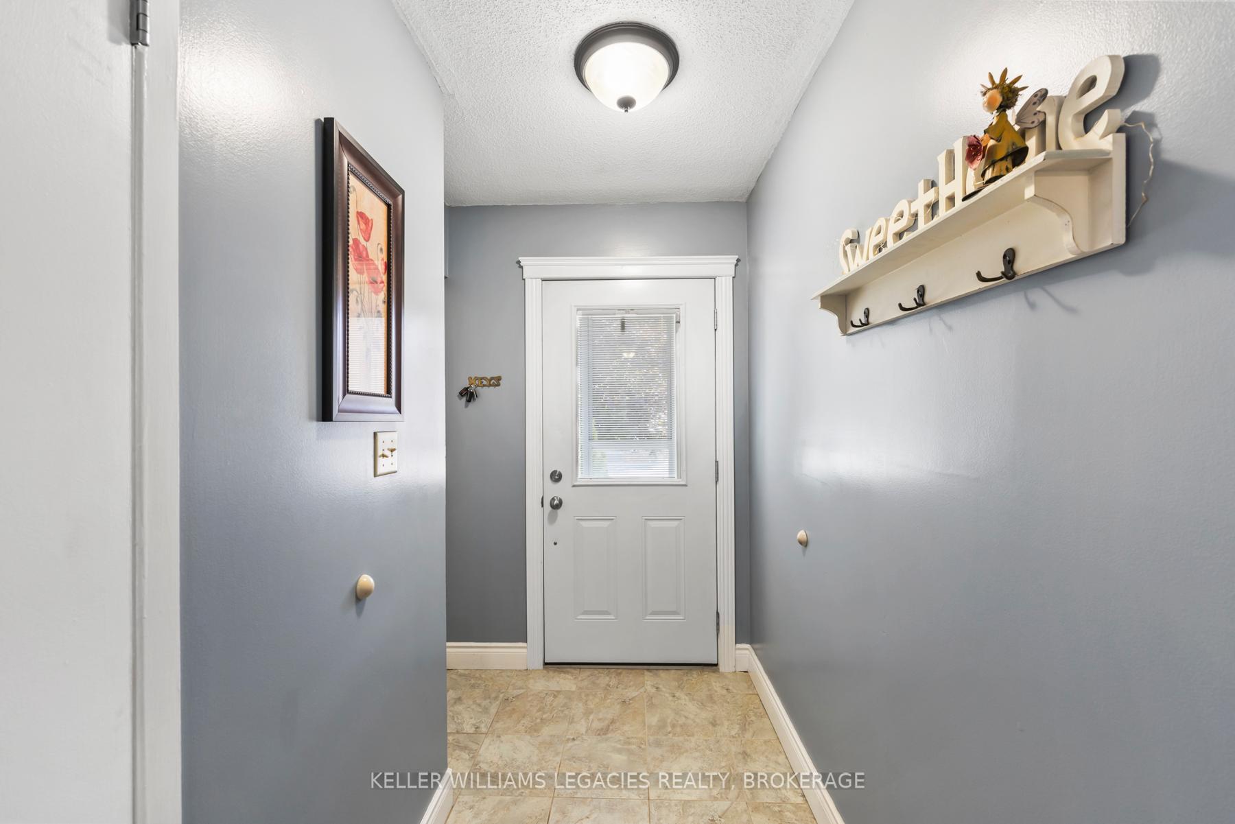 Photo 5 of 884 Muirfield Crescent, Kingston, East Gardiners Rd — HOMEH