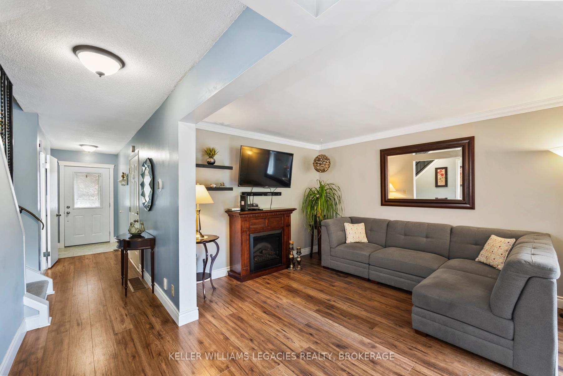 Photo 8 of 884 Muirfield Crescent, Kingston, East Gardiners Rd — HOMEH