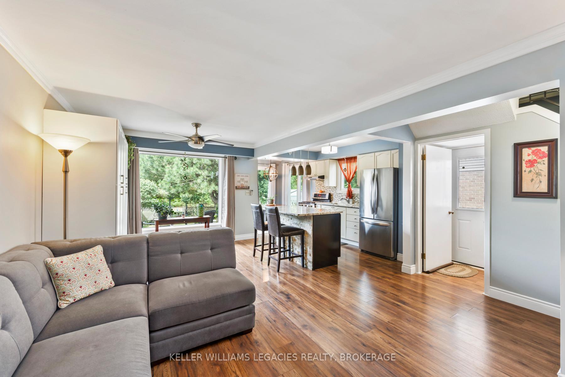 Photo 11 of 884 Muirfield Crescent, Kingston, East Gardiners Rd — HOMEH