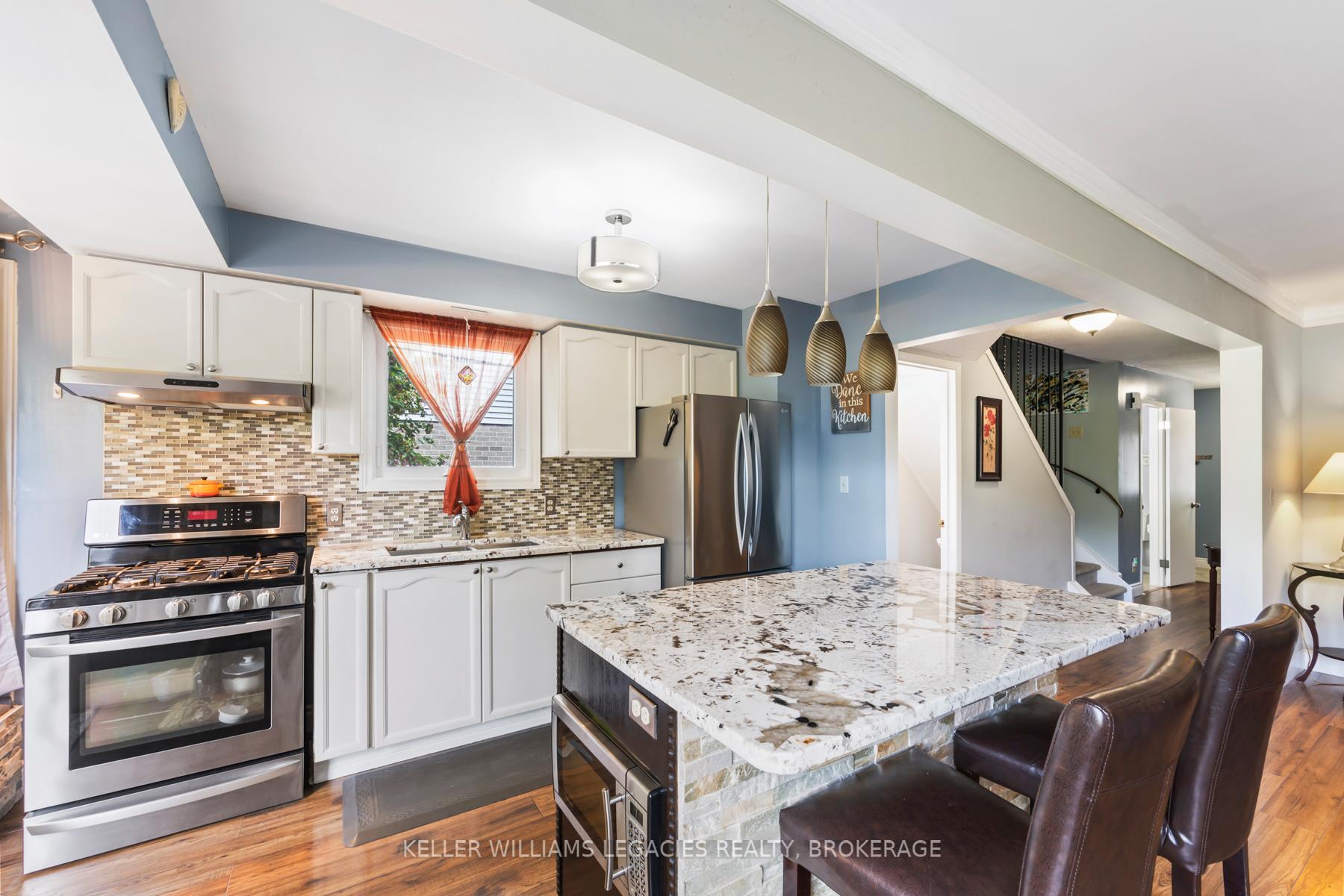 Photo 13 of 884 Muirfield Crescent, Kingston, East Gardiners Rd — HOMEH