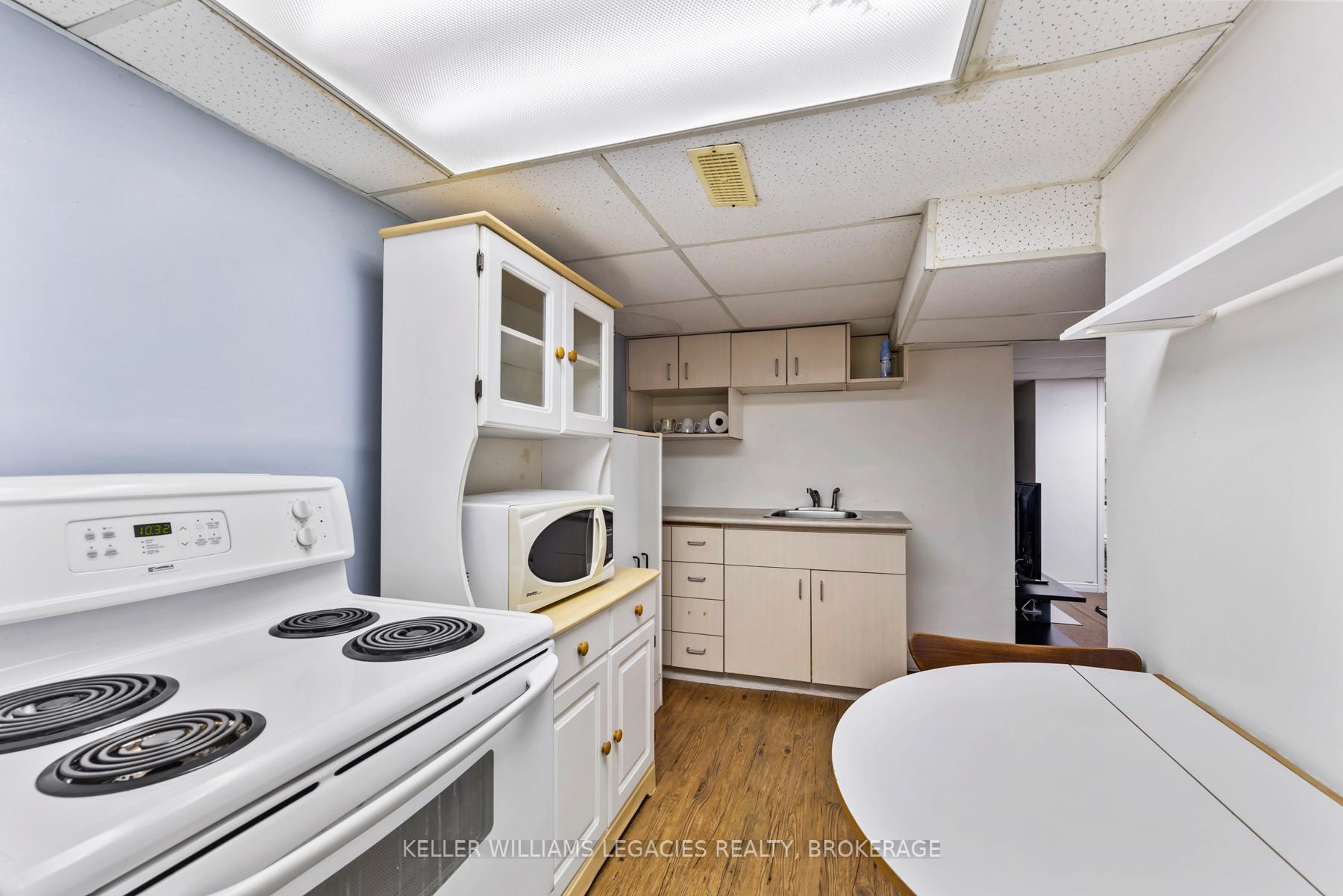 Photo 32 of 884 Muirfield Crescent, Kingston, East Gardiners Rd — HOMEH