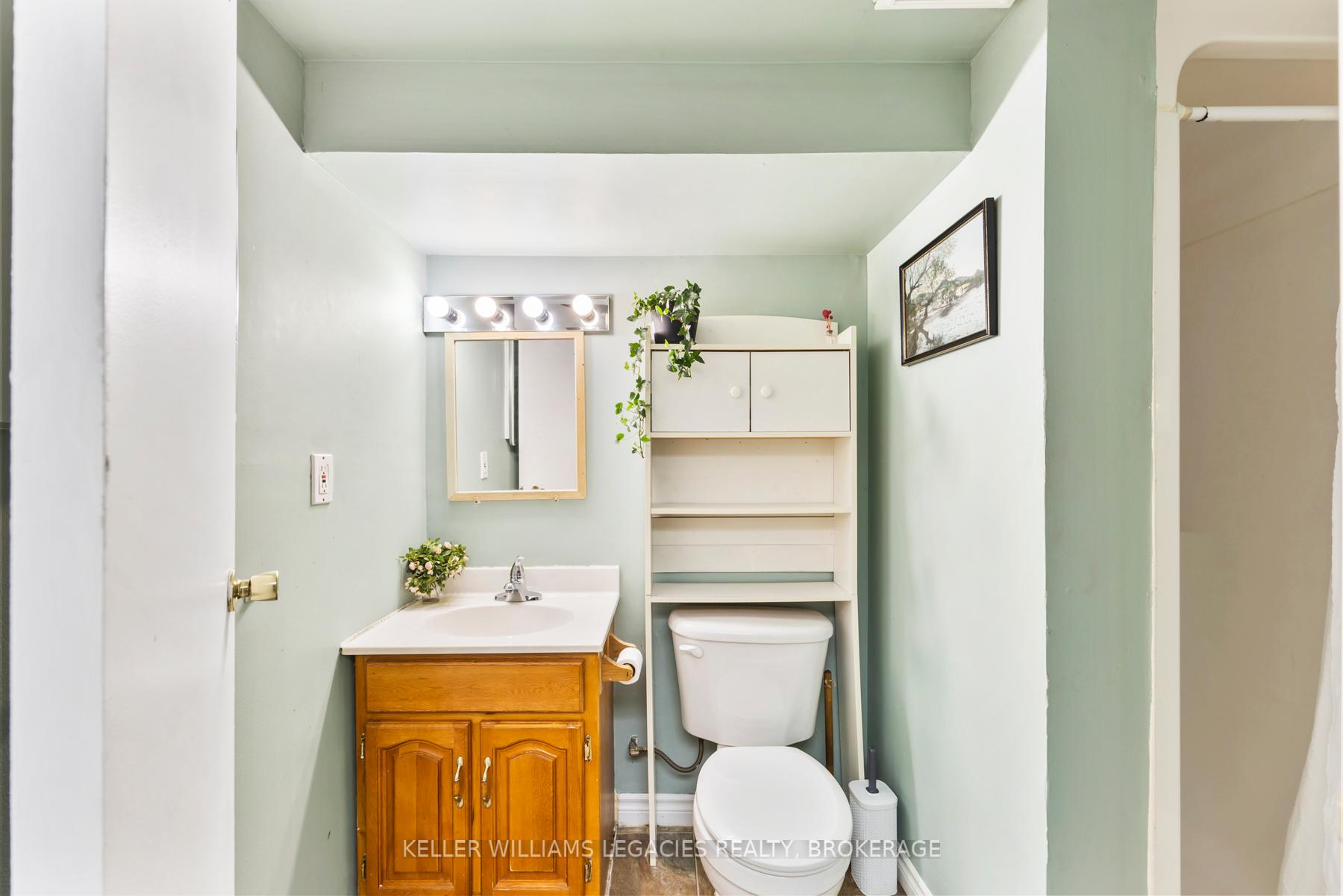 Photo 33 of 884 Muirfield Crescent, Kingston, East Gardiners Rd — HOMEH