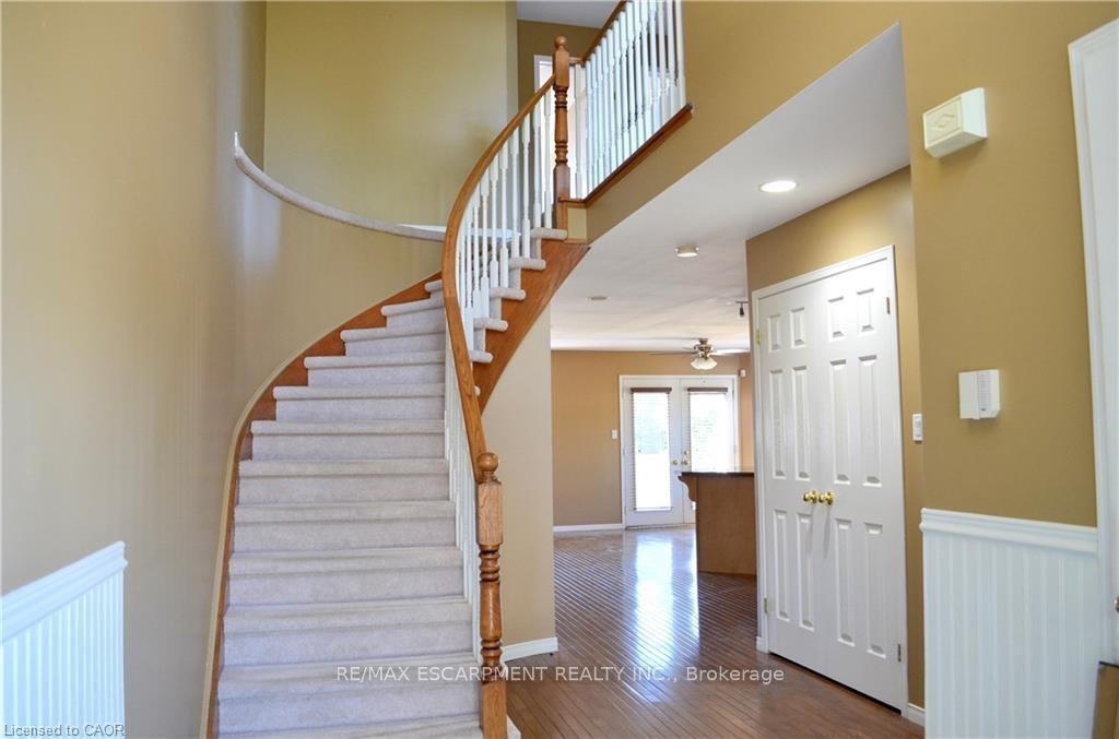 Photo 2 of 122 Foxborough Drive, Hamilton, Ancaster — HOMEH
