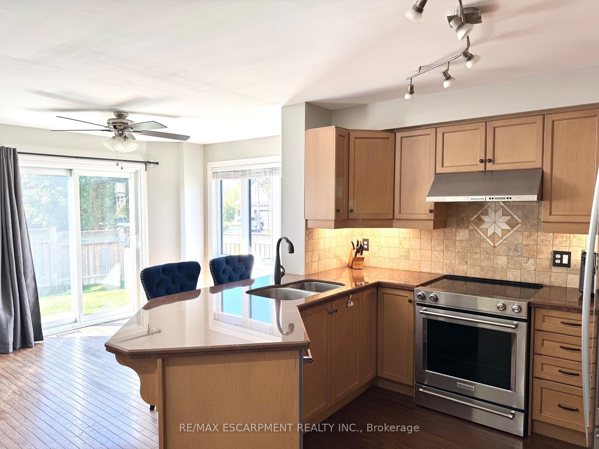 Photo 4 of 122 Foxborough Drive, Hamilton, Ancaster — HOMEH