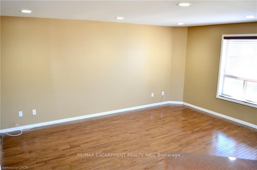 Photo 6 of 122 Foxborough Drive, Hamilton, Ancaster — HOMEH